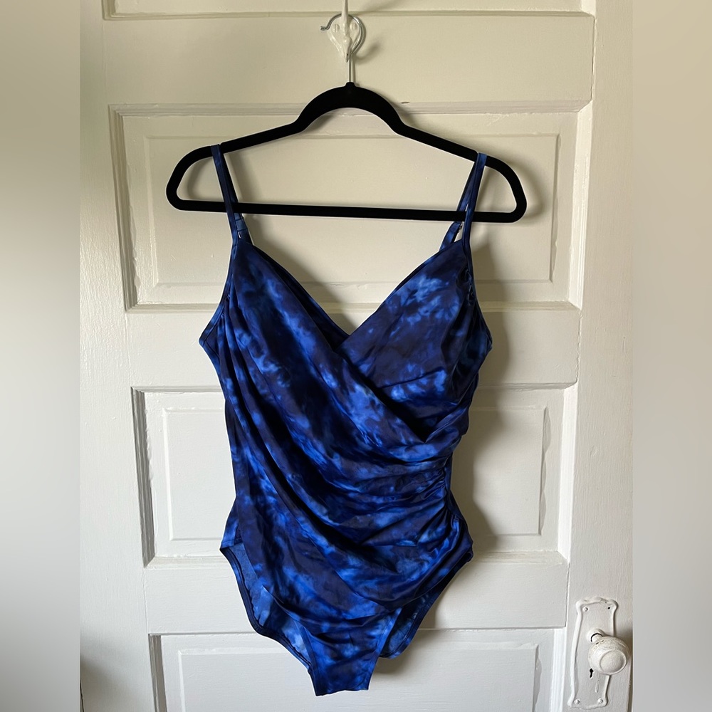 Women's UPF 50 Twist-Front Over the Shoulder One Piece Swimsuit XL